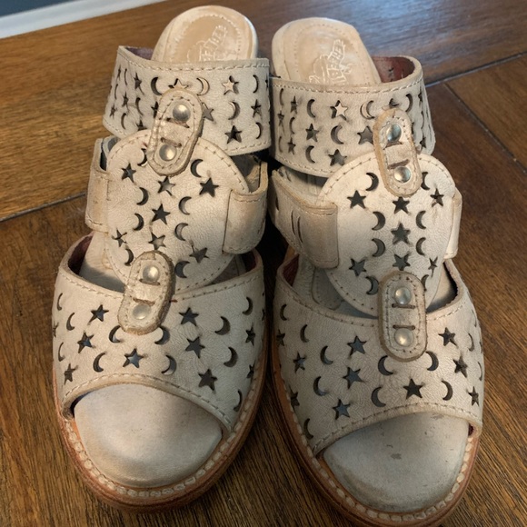 Freebird by Steven Star Cutout Sandals - Gray and Tan - Picture 2 of 6